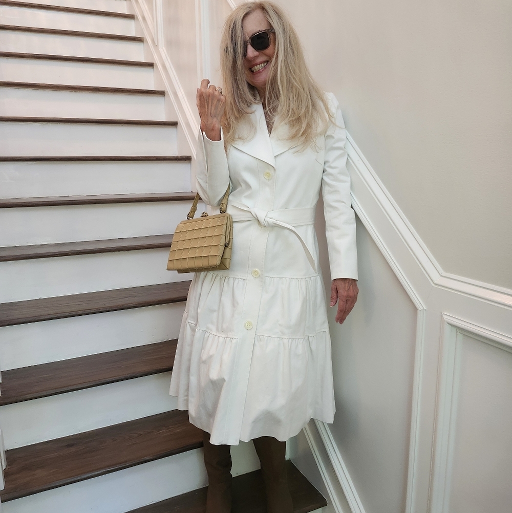 Holt Renfrew of Canada Like New/ Pro Clean Elegant White Trench Coat, S-M, $150